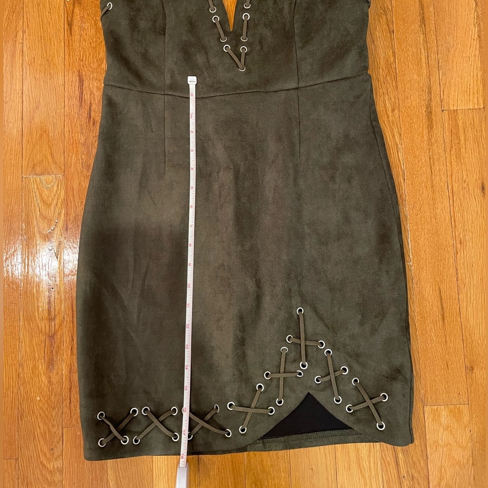 Dress - Picture 8 of 8